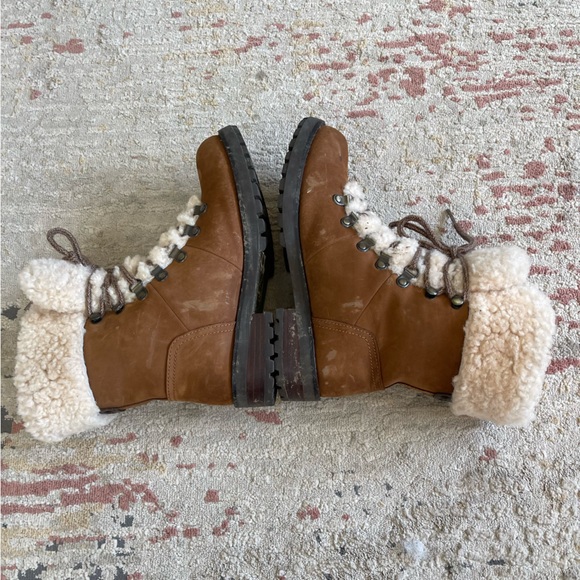 - ❄️UGG Australia Fraser Shearling Combat Lug Sole Rugged Leather boots. - Picture 10 of 13